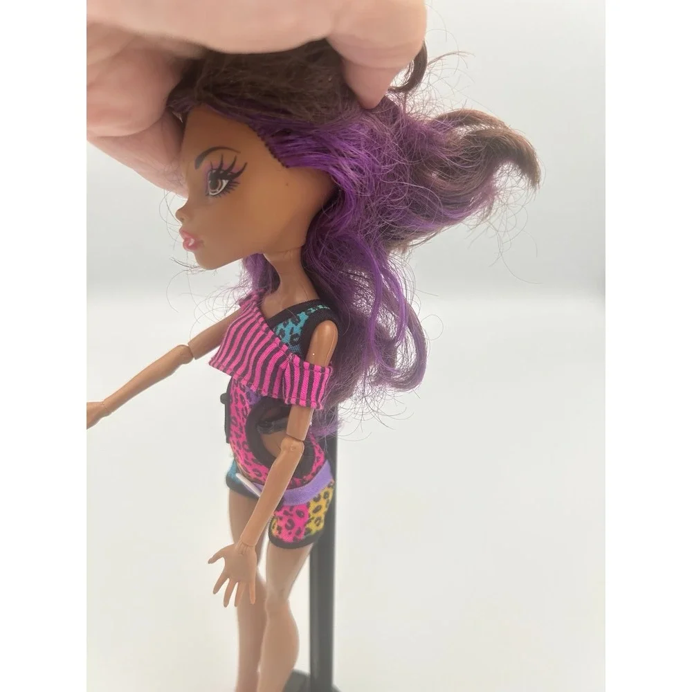 Monster High Gloom Beach Clawdeen fashion doll
